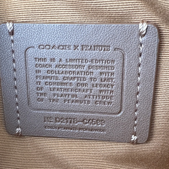 COACH X Peanuts large corner zip wristlet - Picture 5 of 7